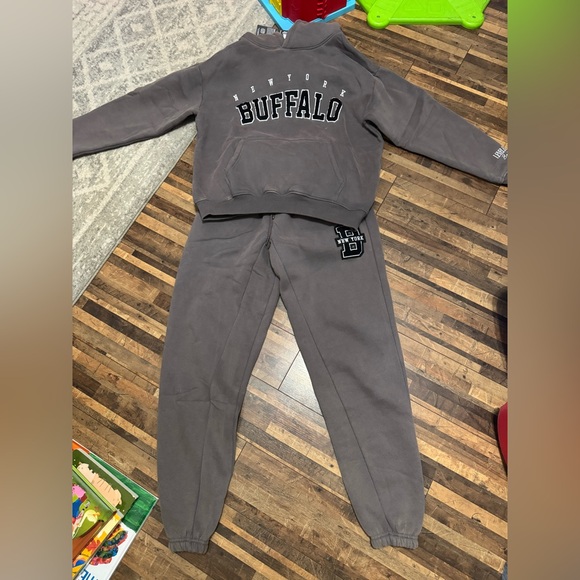 Leveled Up Buffalo sweatsuit- NWT - Picture 1 of 3